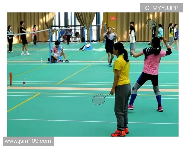 聚焦羽毛球技术提升杭州羽毛球队的训练与战术探讨 聚焦羽毛球技术提升杭州羽毛球队的训练与战术探讨